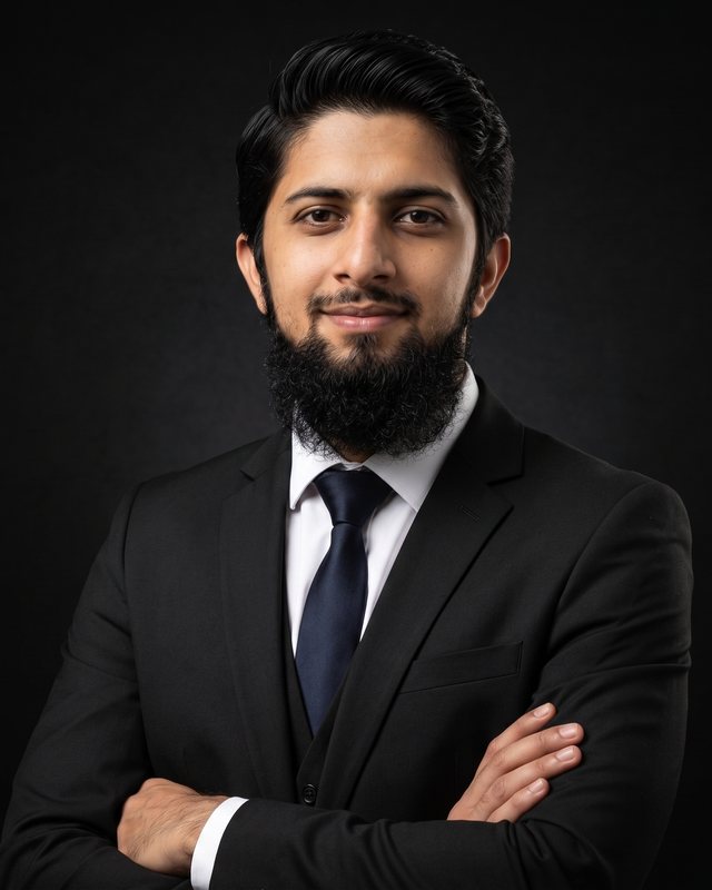 Uzair Tareen, instructor